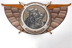 Сувенирный щит из кожи с изображением соколинной охоты