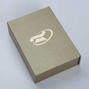 Эксклюзивная коробка  для сувенира отделанная дизайнерской бумагой